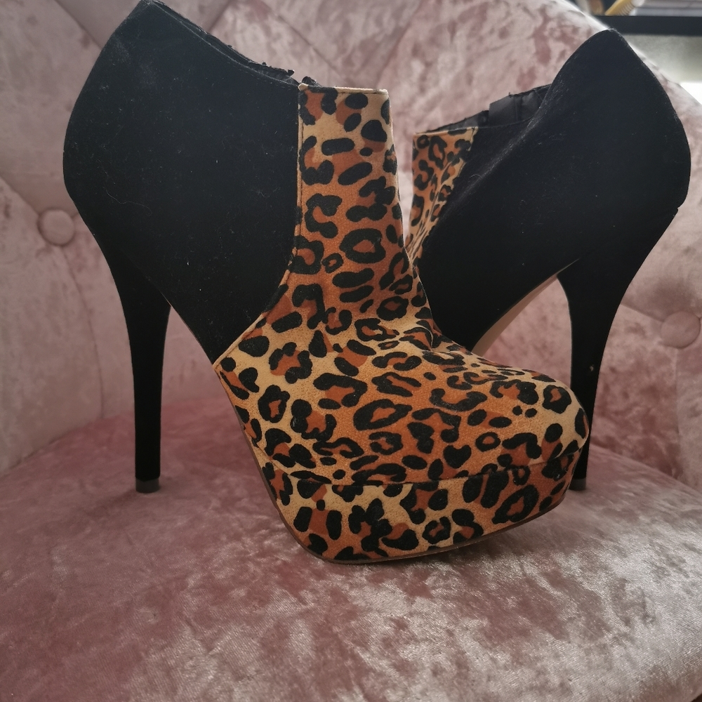 Leopard print Machi boots